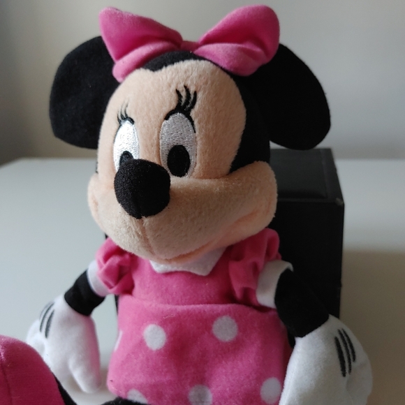 Disney| Minnie mouse pink outfit stuffed toy - Picture 2 of 8